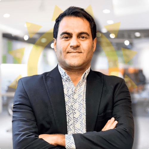 سجاد اصغرنژاد 1 سجاد اصغرنژاد، بهعنوان «متخصص فروش سریع املاک» و از چهرههای خوشنام بازار مسکن در غرب تهران، از تاریخ ۱۳۹۵/۲/۳ فعالیت حرفهای خود را آغاز کرده و امروز به یکی از نمایندگان املاک مدیترانه و املاک خاورمیانه بدل شده است. با منطقهکاری فعال در ستارخان، صادقیه و طرشت، آقای اصغرنژاد توانسته است با تکیه بر فایلینگ گسترده و بهروز خود، نیازهای متنوع مشتریان را در کوتاهترین زمان ممکن پاسخ دهد. مهارت ایشان در تحلیل بازار و سرعت در فروش ملک باعث شده بسیاری از سرمایهگذاران و مالکان، به صورت مستمر با ایشان همکاری داشته باشند. تسلط کامل به زبانهای فارسی، گیلکی، ترکی و انگلیسی باعث شده سجاد اصغرنژاد بتواند با مشتریان از اقشار مختلف به شکلی روان و مؤثر ارتباط برقرار کند و فضای مذاکره را به بهترین شکل مدیریت نماید. این ویژگی او را در میان همکاران و مشتریان به عنوان شخصی حرفهای، صبور و قابل اعتماد مطرح کرده است. در کارنامه حرفهای آقای اصغرنژاد، فروش موفق انواع اپارتمان، ملک ویلایی، ملک مسکونی و حتی ملک کلنگی به چشم میخورد. ایشان با نگاهی دقیق و شناخت منطقهای، مناسبترین پیشنهادها را با توجه به هدف، بودجه و سبک زندگی مشتری ارائه میدهد. یکی از نقاط قوت مهم در کار سجاد اصغرنژاد، مشاوره بیطرفانه و مشتریمدارانه اوست. در پروندههای متعدد خرید ملک یا اجاره ملک، شاهد بودهایم که ایشان همواره منافع مشتری را در اولویت قرار داده و با پیگیری دقیق و صبر مثالزدنی، معاملهای موفق و رضایتبخش رقم زده است. با بهرهگیری از پلتفرمها و شبکهسازی حرفهای، سجاد اصغرنژاد توانسته است ارتباط مستمر و فعالی با دیگر مشاوران، سازندگان و مالکان کلیدی برقرار کند. همین شبکهسازی گسترده باعث میشود فایلهای ویژه و فرصتهای ناب، در اختیار متقاضیان او قرار گیرد. جهت دریافت مشاوره تخصصی یا مشاهده فایلهای فعال آقای اصغرنژاد در منطقه، میتوانید با شماره ۰۹۱۹۲۲۷۷۴۸۱ تماس بگیرید یا از طریق واتساپ با او در ارتباط باشید. همچنین برای اطلاعات کلیتر، میتوانید موقعیت جغرافیایی این مناطق را در نقشه گوگل بررسی کرده یا از دادههای تکمیلی در ویکیپدیا استفاده نمایید. اگر بهدنبال همکاری با یکی از متعهدترین و موفقترین مشاوران املاک مدیترانه و املاک خاورمیانه در مناطق پرتقاضای غرب تهران هستید، همکاری با سجاد اصغرنژاد را از دست ندهید. همین حالا تماس بگیرید، فایلهای ایشان را ببینید و قدمی مطمئن در مسیر انتخاب ملک بردارید.